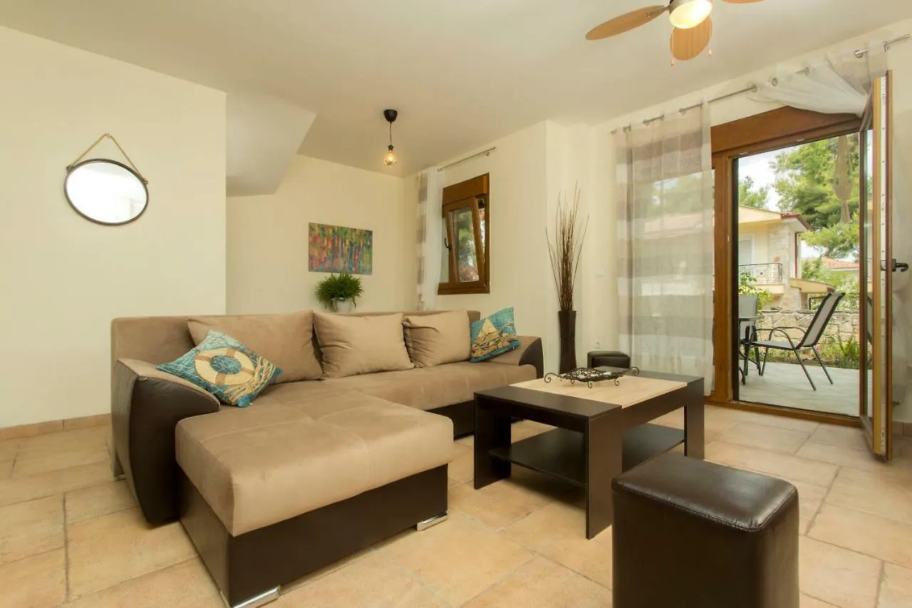 Izabella Sea Side Villa Siviri Ferienhaus